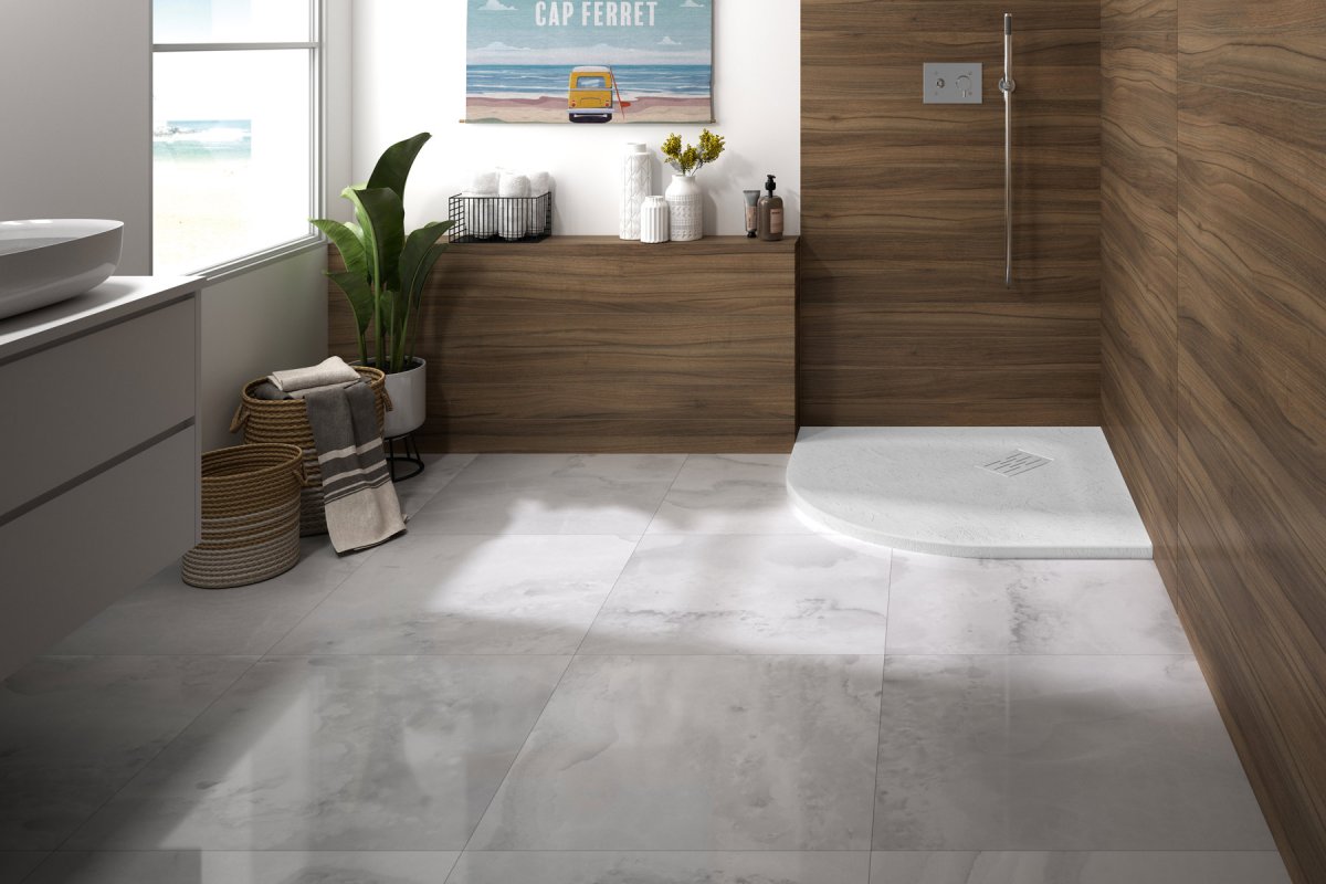 Kinedo étoffe encore l’éventail de ses solutions receveurs de douche