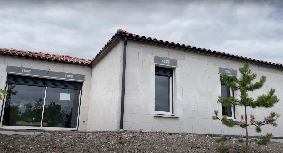 Nouveau bloc en béton cellulaire Ytong Compact 15 signé Xella