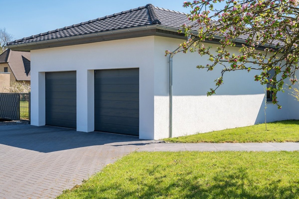 Nouvelle porte de garage sectionnelle Carsec Origine signée Soprofen