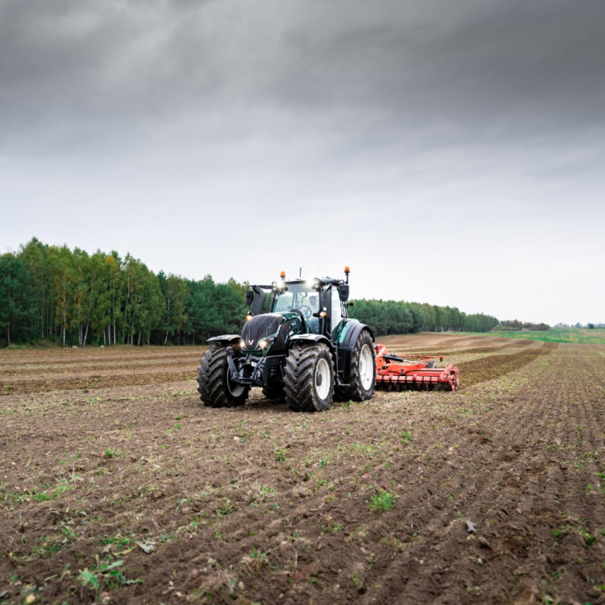Valtra et Elisa présentent le pilotage de tracteurs à distance